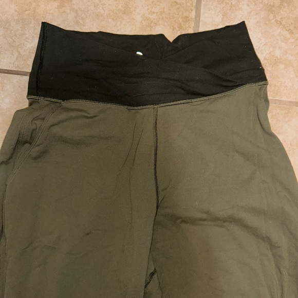 Lululemon Sunset Salutation Crop - Picture 4 of 10